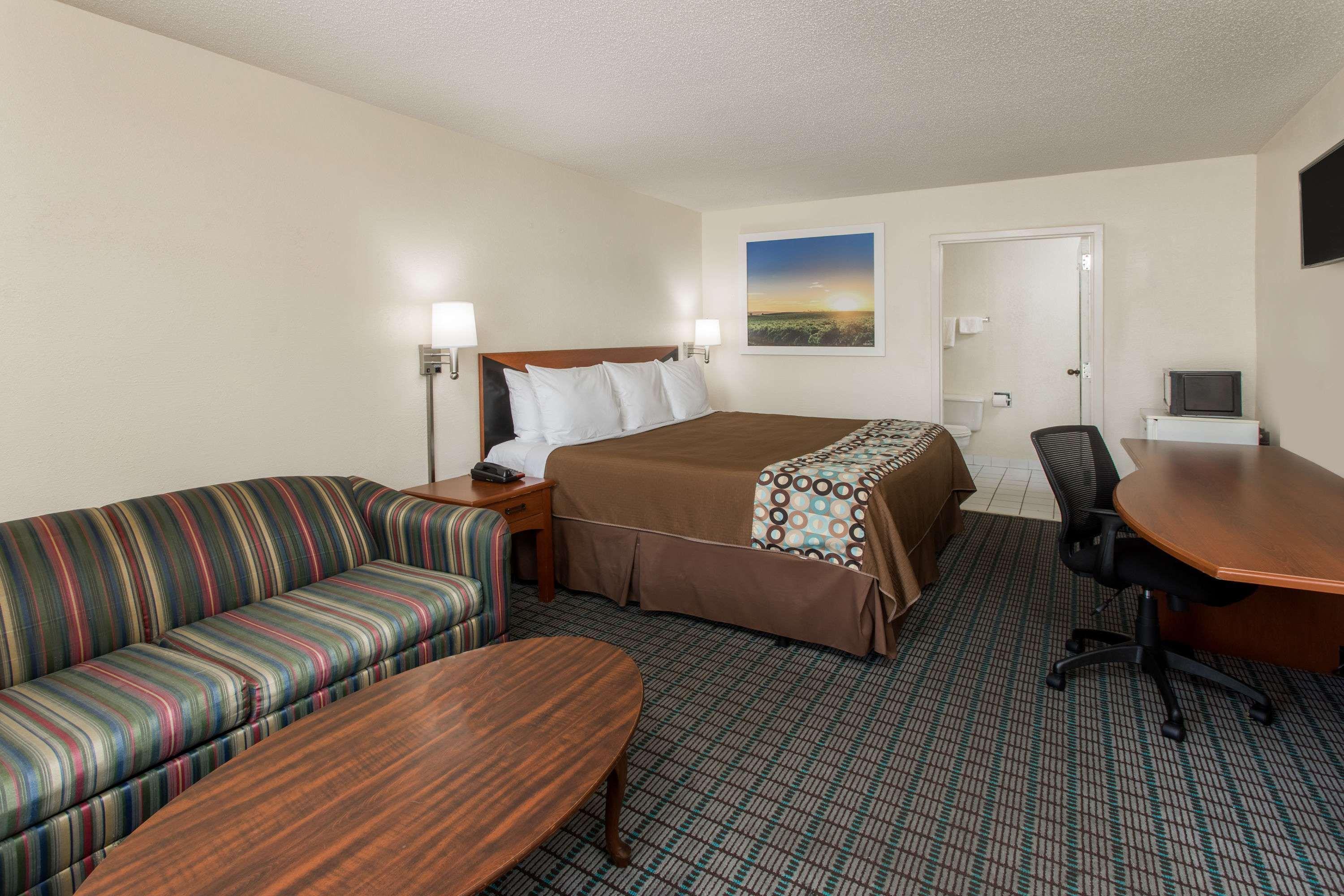 Days Inn By Wyndham Dillon Exterior photo