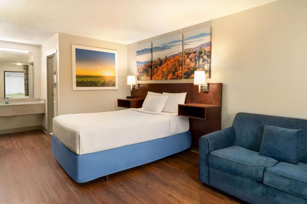 Days Inn By Wyndham Dillon Exterior photo